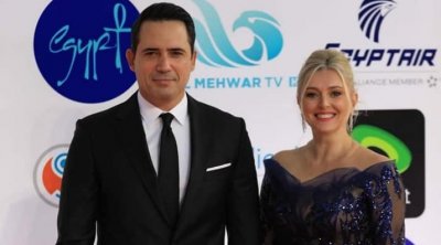 ظافر العابدين لأول مرة رفقة زوجته في عرض فيلمه بمهرجان القاهرة 