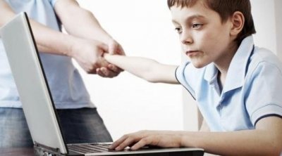 وكالة السلامة المعلوماتية تدعو الى اتباع إجراءات السلامة الضرورية لحماية الطفل من مخاطر الانترنت