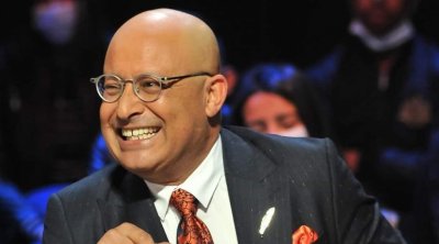 فرحات هنانة: عندي 3 سنين ما خدمتش ومشيت نبيع في الكفتة والحوت (فيديو)