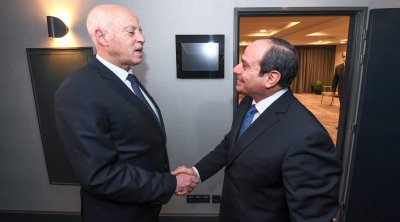 Kaïs Saïed s'entretient avec Abdelfattah Al Sissi