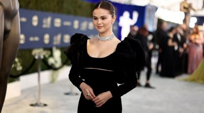 مليون دولار... سعر قلادة سيلينا جوميز الماسية في حفل توزيع جوائز SAG