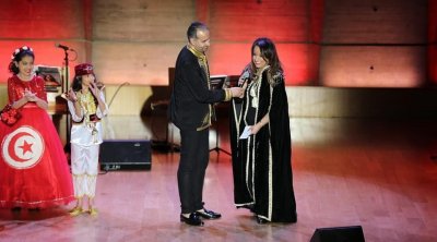 حضور جماهيري لافت في حفل أمينة فاخت بباريس (فيديو)