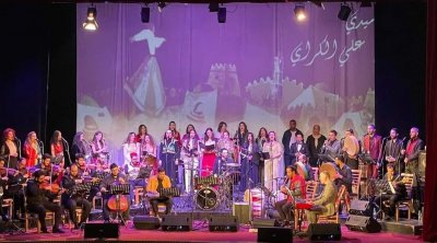 صفاقس :عون بلدي يقوم بإيقاف عرض '24 عطر' قبل إنتهائه ... و 'الصفاقسية مستاؤون'