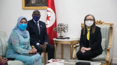 Nejla Bouden reçoit la Malaisienne Hafsah Hashim