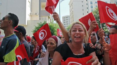 56% des Tunisiens trouvent que le pays avance sur la mauvaise voie