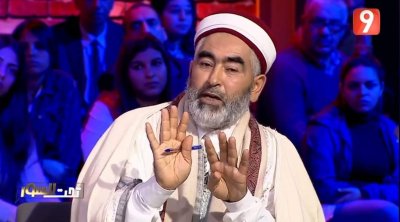 برهان بسيس : حشود تتنقل بهستيريا من ''وناس'' إلى ''بلقاسم'' لا تستحق أكثر من عادل العلمي  