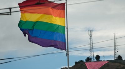 الكويت تستدعي القائم بأعمال السفارة الأمريكية بسبب تدوينة تدعم المثليين