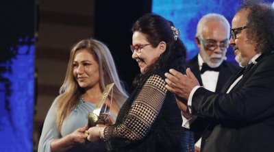 تكريم ليلى علوي و رؤوف بن عمر في المهرجان السينمائي الدولي ياسمين الحمامات (صور)