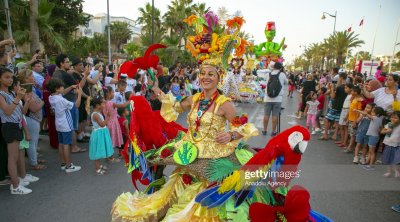 بالصور : كرنفال ياسمين الحمامات يصنع الحدث