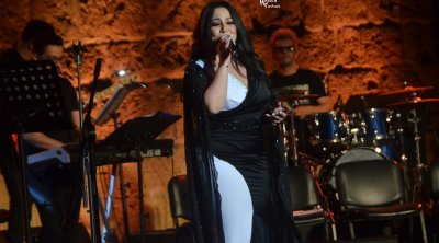 بالصور :  يسرى المحنوش تقدم سهرة كبيرة في قرطاج بحضور جماهيري قياسي  