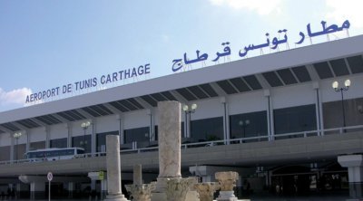 مطار قرطاج: مسافرون يعتدون بالعنف على أمنيين اثنين ويحيلانهما على المستشفى (فيديو)
