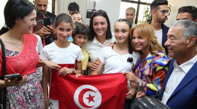 En photos : Accueil officiel et populaire de la championne Ons Jabeur à l’aéroport