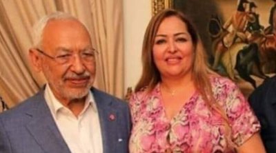 نزيهة رجيبة : نوال غشام تتشكى من العشرية السوداء اللي شبعت فيها غناء في دار الغنوشي