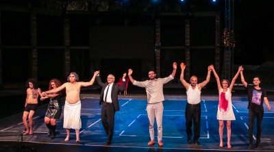 عودة على عرض مسرحية تائهون لنزار السعيدي في الحمامات ( صور)