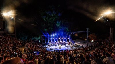 لطفي بوشناق يضئ ليالي مهرجان الحمامات أمام حضور جماهيري كبير 