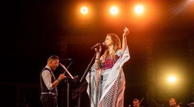 دلال أبو آمنة تشدو وتغني لفلسطين في مهرجان الحمامات الدولي 