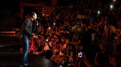 وائل جسار يؤدي أغانيه القديمة و يمتنع عن أداء أحدث أغانيه في مهرجان الحمامات 