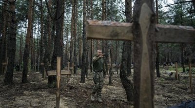 Ukraine : 450 tombes découvertes près d'Izioum