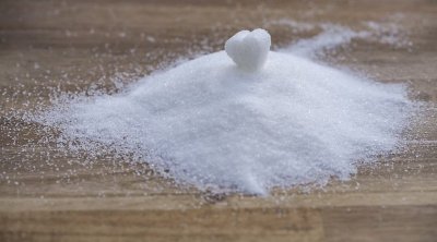 توريد 14 ألف طن من السكر من الجزائر عبر المعبر الحدودي ساقية سيدي يوسف