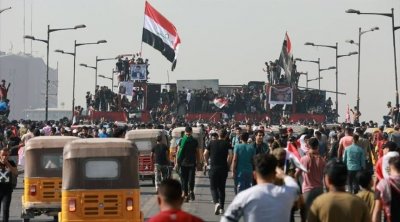 آلاف العراقيين يتظاهرون في بغداد وعدد من المحافظات مطالبين بالاصلاح ومحاسبة الفاسدين