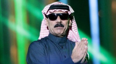 الفنان الشعبي السوري عمر سليمان يحيي حفل ''بالنسياغا'' في أسبوع الموضة بباريس