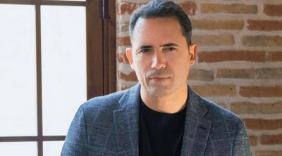 ظافر العابدين يشوق جمهوره لأحدث أعماله.. تحدي جديد