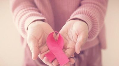 الفرق بين سرطان الثدي والكيس الدهني