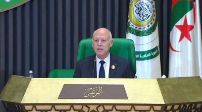 Sommet arabe : Saïed appelle à Alger à un système économique arabe résilient et agissant