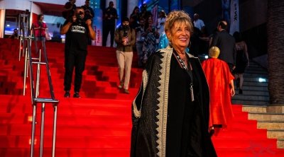 السنديانة الدمشقية منى واصف : أنا نجمة مقاتلة وأحلامي مَلَكية... ولن أترك الشام مهما يحصل