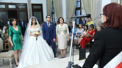 الشهود من النساء: جدل حول زواج ابنة الكاتبة ألفة يوسف في تونس (صور)