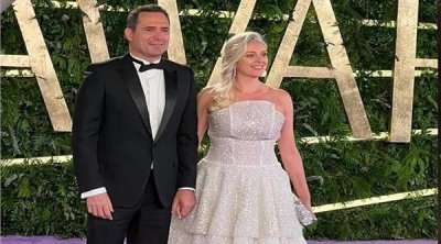 ظافر العابدين وزوجته يخطفان الأنظار في حفل joy awards