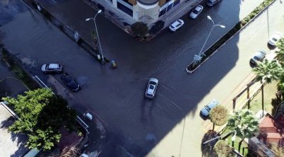 ارتفاع مستوى سطح البحر بمنطقة اسكندرون بتركيا والمياه تغمر الشوارع (صور)