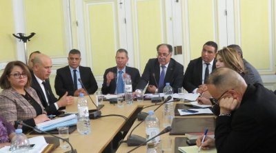 Les gouverneurs du Grand-Tunis décident d’interdire la circulation des poids-lourds pendant les heures de pointe