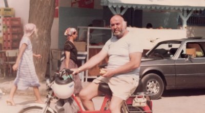 قصة حب ''هونري تيبي'' لتونس في فليم نرجعلك لياسين الرديسي 