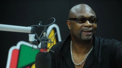 بعد تعرضه للتحيل..المغني Low Deep T يصدر أغنية تحمل إسم "كابوسي في تونس'' (فيديو)