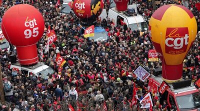 فرنسا تواصل مناقشة مشروع تعديل نظام التقاعد والنقابات تستعد لتنظيم إضراب عام
