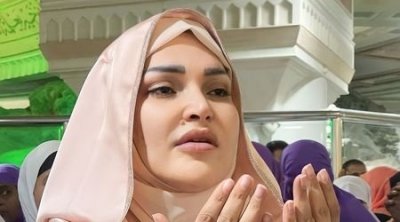 نجلاء التونسية تؤدي مناسك العمرة (صور)