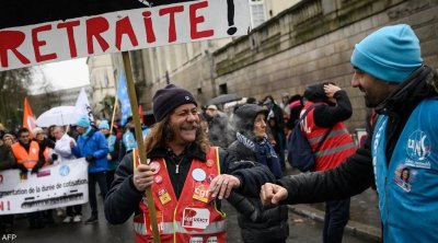 وسط احتجاجات حاشدة... فرنسا تمرّر قانون التقاعد
