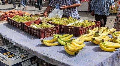 جربة : إيقاف تاجر خضر وغلال يبيع الموز بـ8 دنانير