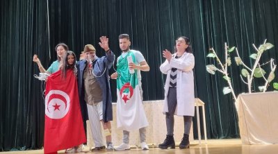 عرض مسرحية ''إشليبيديش'' بالمركز الثقافي المنزه السادس (صور)