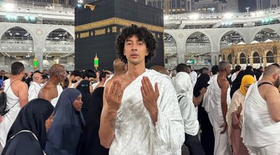 غالي يؤدي مناسك العمرة (صورة)