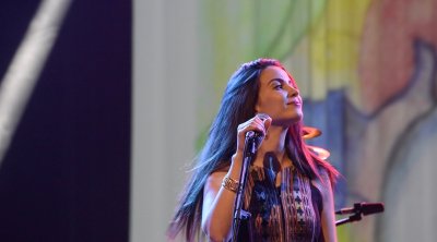 الفنانة التونسية ويفا تطلق ألبومها الأول "لو كان" ( فيديو)