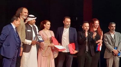 مسرحية ''السلطة الرابعة'' تحصد 4 جوائز في المهرجان الدولي للمونودراما بقرطاج