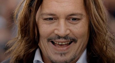 إنتقادات لاذعة لجوني ديب بسبب شكل أسنانه 