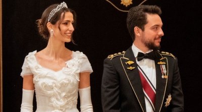 الأميرة رجوة تلفت الأنظار يوم زفافها بإطلالتين مختلفتين (صور)