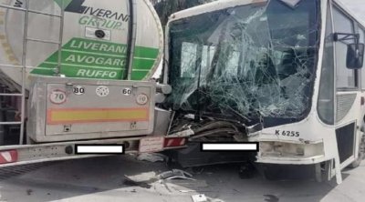 منوبة: إصابة 16 شخصًا في اصطدام حافلة بشاحنة ثقيلة