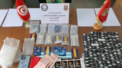 تونس : الاحتفاظ بـ 20 شخصًا بشبهة المتاجرة بأجهزة إلكترونية تستغل في الغش في الامتحانات