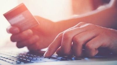 تونس : نقابة أصحاب الصيدليات تدعو للتصدي لبيع الأدوية مجهولة المصدر عبر الأنترنات