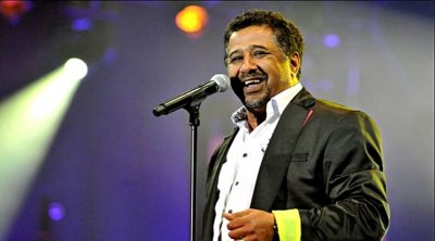 الشاب خالد : والدتي تعرضت للعنصرية بسبب لون بشرتها و تمنيت الموت لوالدي 