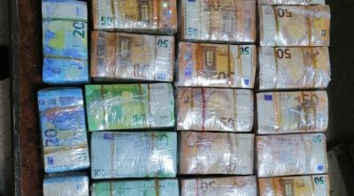 Douane: Saisie de 2,8 millions de dinars en devises à Tozeur 